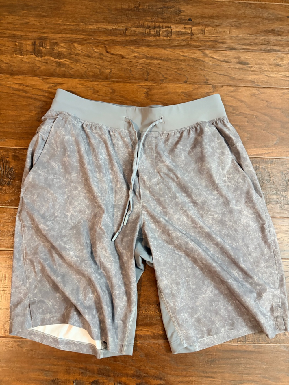 lululemon athletica Men's Washed Light Gray Marbled Athletic Drawstring Shorts